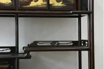 中古　美品　最高級　国産職人手作り　林光琳作　黒檀(コクタン)材　漆塗り　蒔絵入りの格調高い飾り棚　定価約240万円　(R-087703)