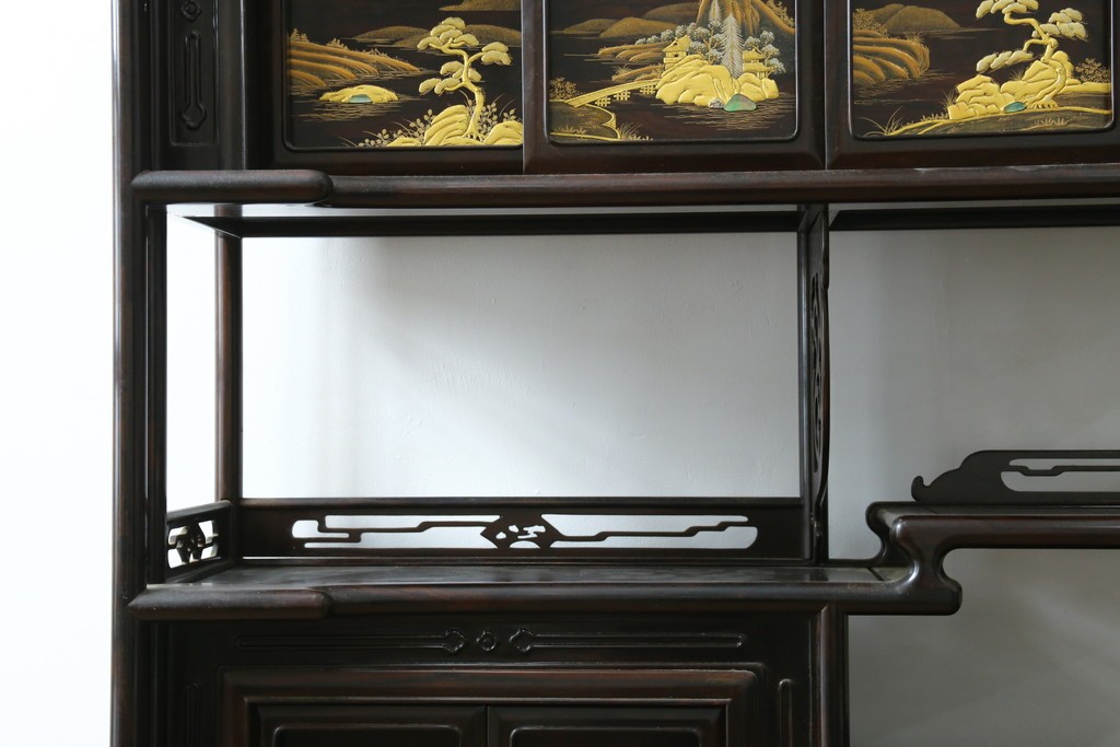 中古　美品　最高級　国産職人手作り　林光琳作　黒檀(コクタン)材　漆塗り　蒔絵入りの格調高い飾り棚　定価約240万円　(R-087703)