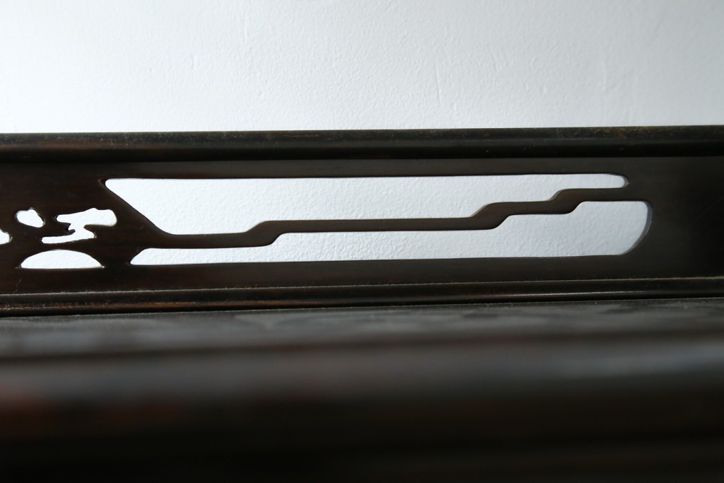 中古　美品　最高級　国産職人手作り　林光琳作　黒檀(コクタン)材　漆塗り　蒔絵入りの格調高い飾り棚　定価約240万円　(R-087703)