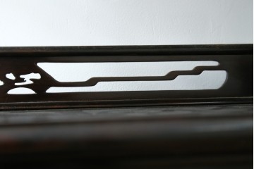 中古　美品　最高級　国産職人手作り　林光琳作　黒檀(コクタン)材　漆塗り　蒔絵入りの格調高い飾り棚　定価約240万円　(R-087703)