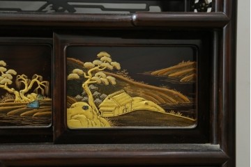 中古　美品　最高級　国産職人手作り　林光琳作　黒檀(コクタン)材　漆塗り　蒔絵入りの格調高い飾り棚　定価約240万円　(R-087703)