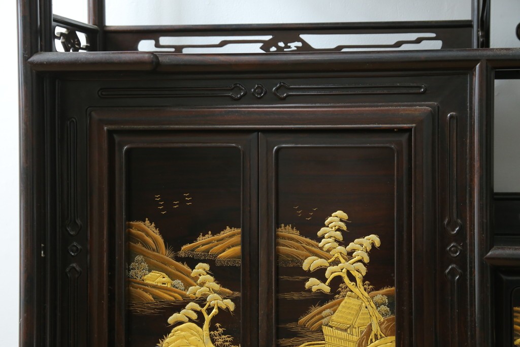 中古　美品　最高級　国産職人手作り　林光琳作　黒檀(コクタン)材　漆塗り　蒔絵入りの格調高い飾り棚　定価約240万円　(R-087703)