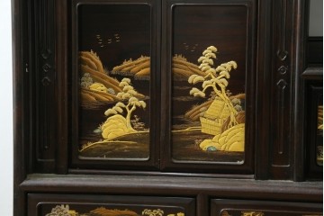 中古　美品　最高級　国産職人手作り　林光琳作　黒檀(コクタン)材　漆塗り　蒔絵入りの格調高い飾り棚　定価約240万円　(R-087703)