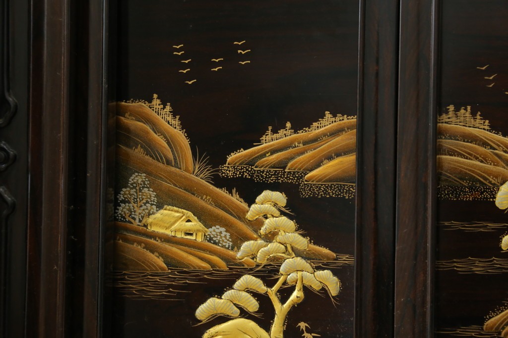 中古　美品　最高級　国産職人手作り　林光琳作　黒檀(コクタン)材　漆塗り　蒔絵入りの格調高い飾り棚　定価約240万円　(R-087703)