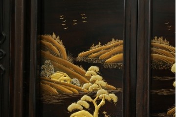 中古　美品　最高級　国産職人手作り　林光琳作　黒檀(コクタン)材　漆塗り　蒔絵入りの格調高い飾り棚　定価約240万円　(R-087703)