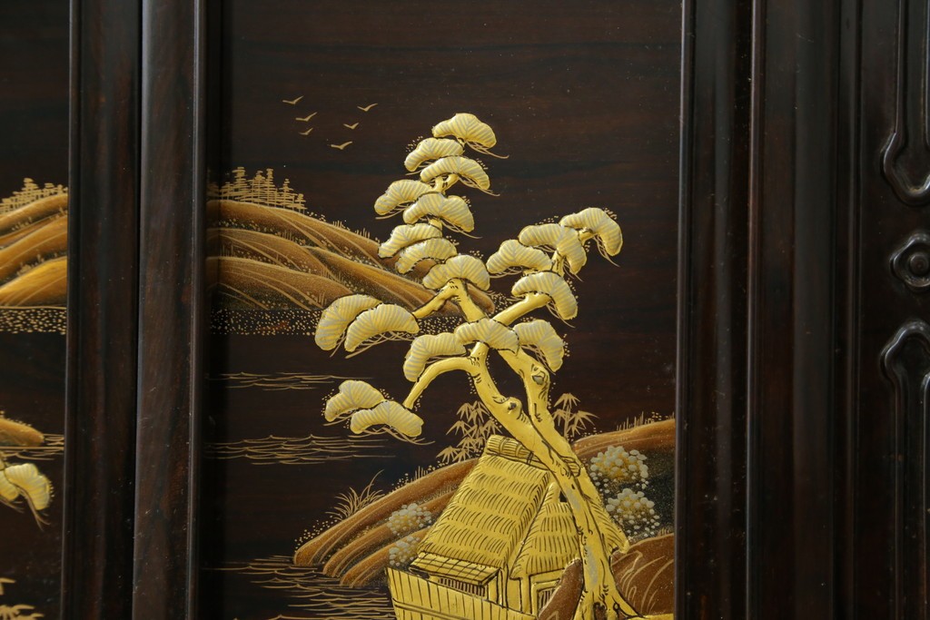 中古　美品　最高級　国産職人手作り　林光琳作　黒檀(コクタン)材　漆塗り　蒔絵入りの格調高い飾り棚　定価約240万円　(R-087703)