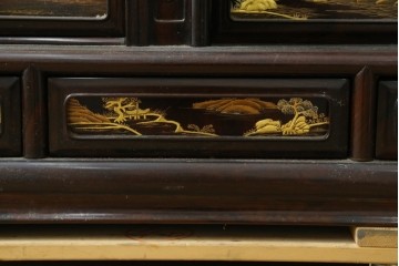 中古　美品　最高級　国産職人手作り　林光琳作　黒檀(コクタン)材　漆塗り　蒔絵入りの格調高い飾り棚　定価約240万円　(R-087703)