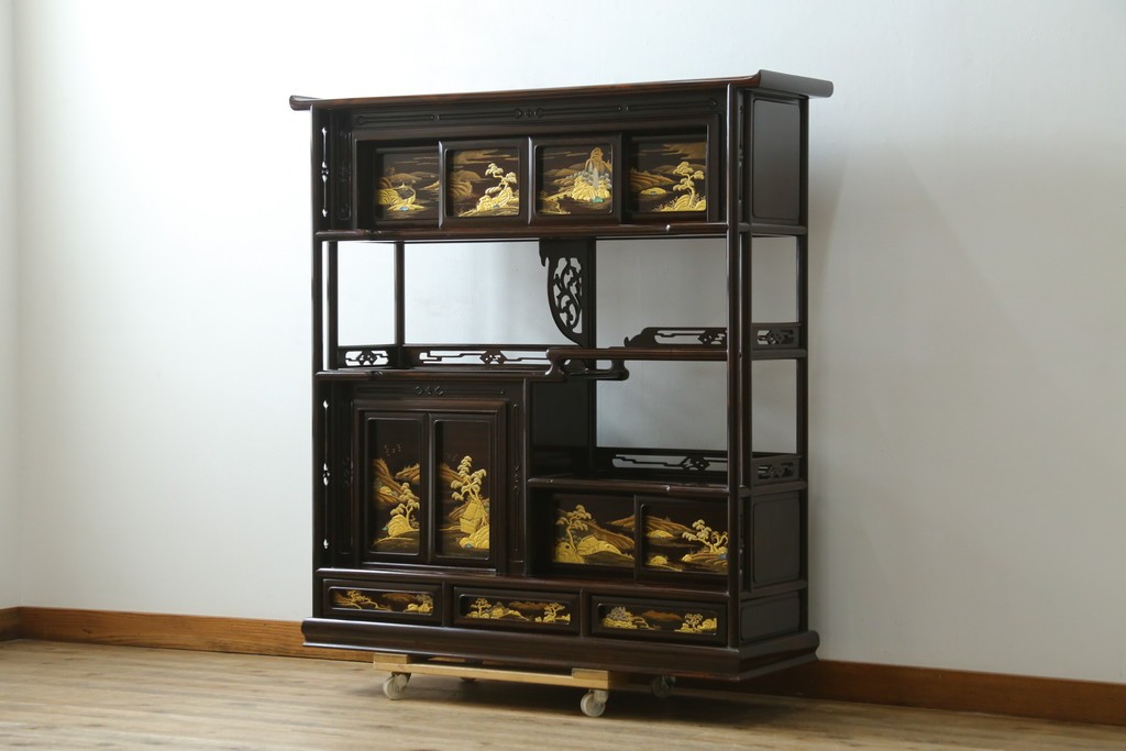 中古　美品　最高級　国産職人手作り　林光琳作　黒檀(コクタン)材　漆塗り　蒔絵入りの格調高い飾り棚　定価約240万円　(R-087703)
