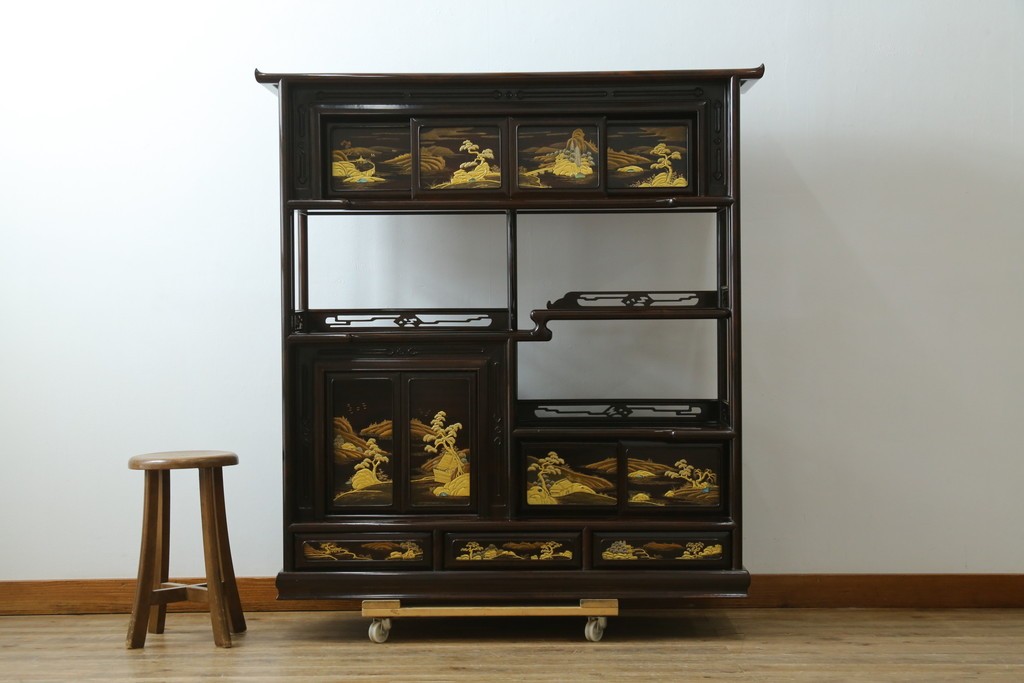 中古　美品　最高級　国産職人手作り　林光琳作　黒檀(コクタン)材　漆塗り　蒔絵入りの格調高い飾り棚　定価約240万円　(R-087703)