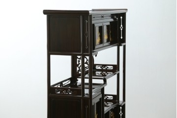 中古　美品　最高級　国産職人手作り　林光琳作　黒檀(コクタン)材　漆塗り　蒔絵入りの格調高い飾り棚　定価約240万円　(R-087703)