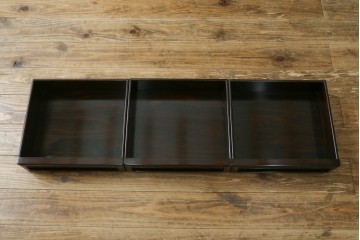 中古　美品　最高級　国産職人手作り　林光琳作　黒檀(コクタン)材　漆塗り　蒔絵入りの格調高い飾り棚　定価約240万円　(R-087703)