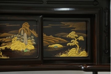 中古　美品　最高級　国産職人手作り　林光琳作　黒檀(コクタン)材　漆塗り　蒔絵入りの格調高い飾り棚　定価約240万円　(R-087703)