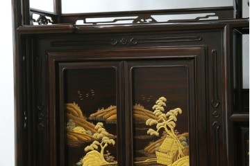 中古　美品　最高級　国産職人手作り　林光琳作　黒檀(コクタン)材　漆塗り　蒔絵入りの格調高い飾り棚　定価約240万円　(R-087703)