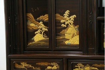 中古　美品　最高級　国産職人手作り　林光琳作　黒檀(コクタン)材　漆塗り　蒔絵入りの格調高い飾り棚　定価約240万円　(R-087703)