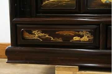 中古　美品　最高級　国産職人手作り　林光琳作　黒檀(コクタン)材　漆塗り　蒔絵入りの格調高い飾り棚　定価約240万円　(R-087703)