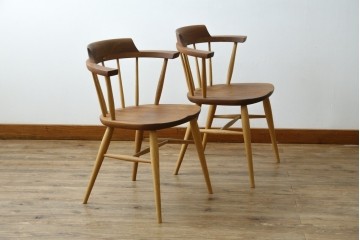 中古　美品　柏木工(KASHIWA)　高山ウッドワークス　ウォールナット材&オーク材　木色のコントラストが美しいSC3Kダイニングチェア2脚セット　(R-087704)