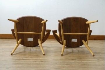 中古　美品　柏木工(KASHIWA)　高山ウッドワークス　ウォールナット材&オーク材　木色のコントラストが美しいSC3Kダイニングチェア2脚セット　(R-087704)
