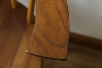 中古　美品　柏木工(KASHIWA)　高山ウッドワークス　ウォールナット材&オーク材　木色のコントラストが美しいSC3Kダイニングチェア2脚セット　(R-087704)