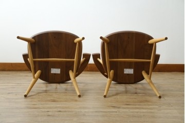 中古　美品　柏木工(KASHIWA)　高山ウッドワークス　ウォールナット材&オーク材　木色のコントラストが美しいSC3Kダイニングチェア2脚セット　(R-087704)