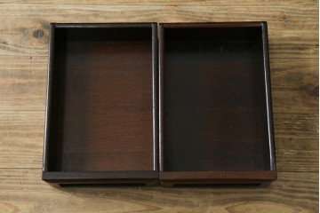 中古　美品　鉄刀木(タガヤサン)材　重厚で気品ある佇まいの透かし彫り入りの飾り棚　(R-087706)