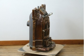 【簡易リペア限定品】　フランスアンティーク　Deville Cie(ド・ヴィル)社　アール・ヌーヴォーの立体装飾が美しいホーロー仕上げの石炭・薪ストーブ　(R-087707)
