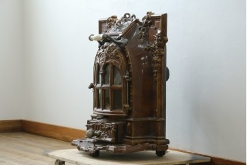 【簡易リペア限定品】　フランスアンティーク　Deville Cie(ド・ヴィル)社　アール・ヌーヴォーの立体装飾が美しいホーロー仕上げの石炭・薪ストーブ　(R-087707)