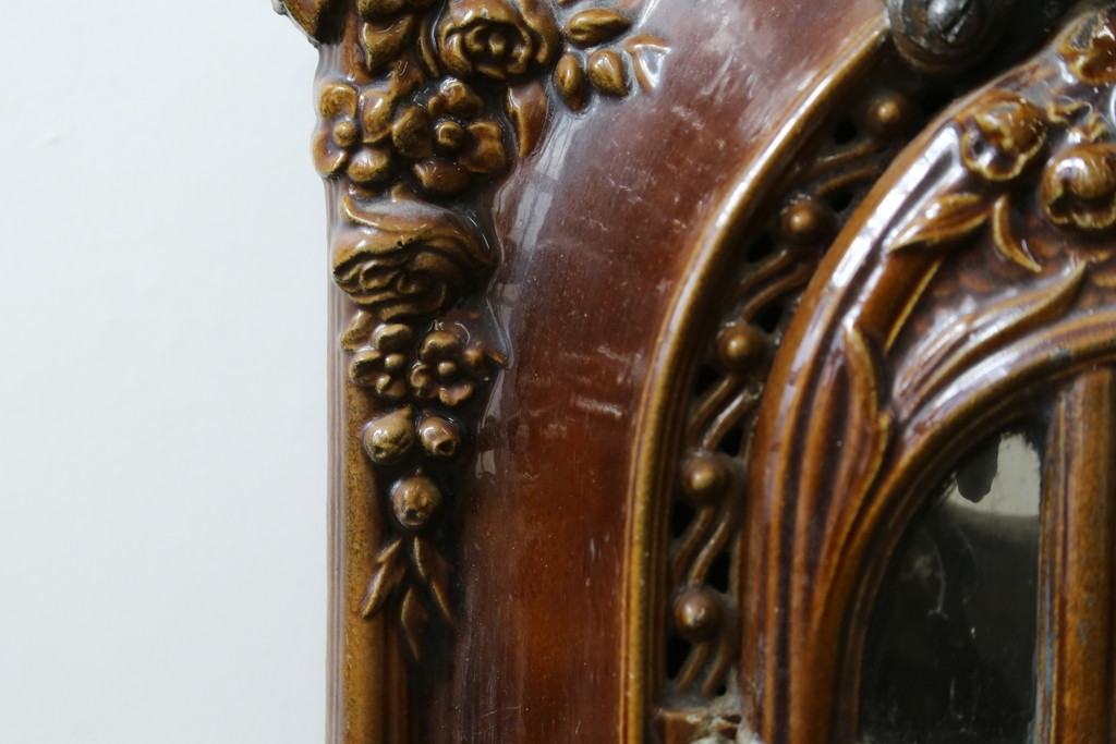 【簡易リペア限定品】　フランスアンティーク　Deville Cie(ド・ヴィル)社　アール・ヌーヴォーの立体装飾が美しいホーロー仕上げの石炭・薪ストーブ　(R-087707)