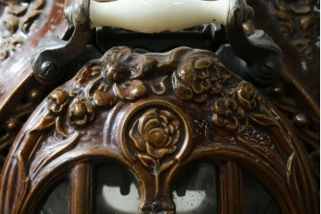【簡易リペア限定品】　フランスアンティーク　Deville Cie(ド・ヴィル)社　アール・ヌーヴォーの立体装飾が美しいホーロー仕上げの石炭・薪ストーブ　(R-087707)