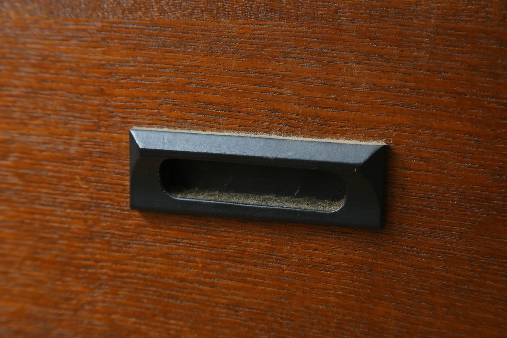 中古　欅(ケヤキ)材　和の風格感じる黒金具が趣深い長火鉢　(R-087710)