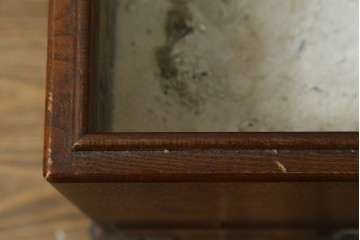 中古　欅(ケヤキ)材　和の風格感じる黒金具が趣深い長火鉢　(R-087710)