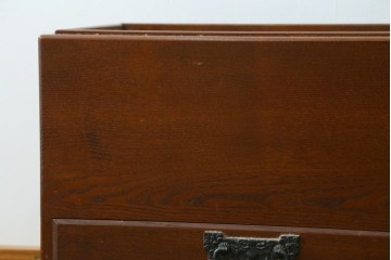 中古　欅(ケヤキ)材　和の風格感じる黒金具が趣深い長火鉢　(R-087710)