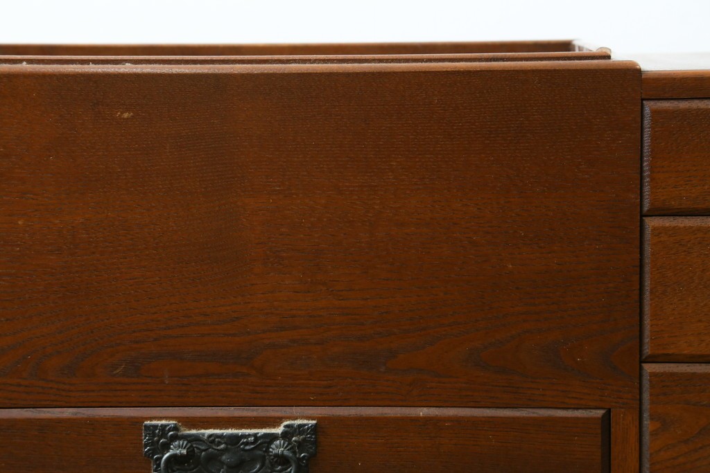 中古　欅(ケヤキ)材　和の風格感じる黒金具が趣深い長火鉢　(R-087710)