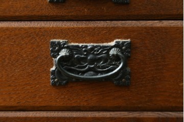 中古　欅(ケヤキ)材　和の風格感じる黒金具が趣深い長火鉢　(R-087710)