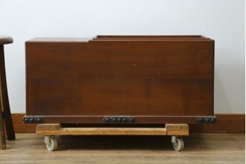 中古　欅(ケヤキ)材　和の風格感じる黒金具が趣深い長火鉢　(R-087710)