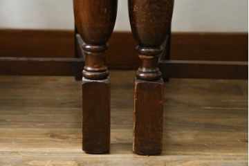 イギリスアンティーク　オーク材　背もたれのシェル彫刻と挽き物脚が上品なダイニングチェア3脚セット　(R-087711)
