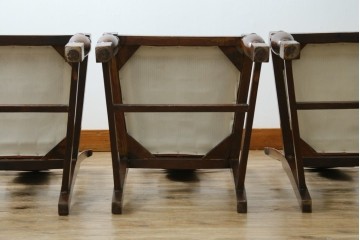 イギリスアンティーク　オーク材　背もたれのシェル彫刻と挽き物脚が上品なダイニングチェア3脚セット　(R-087711)