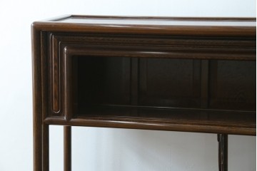 中古　美品　鉄刀木(タガヤサン)材　美しい木目と透かし彫りが魅力の飾り棚　(R-087712)
