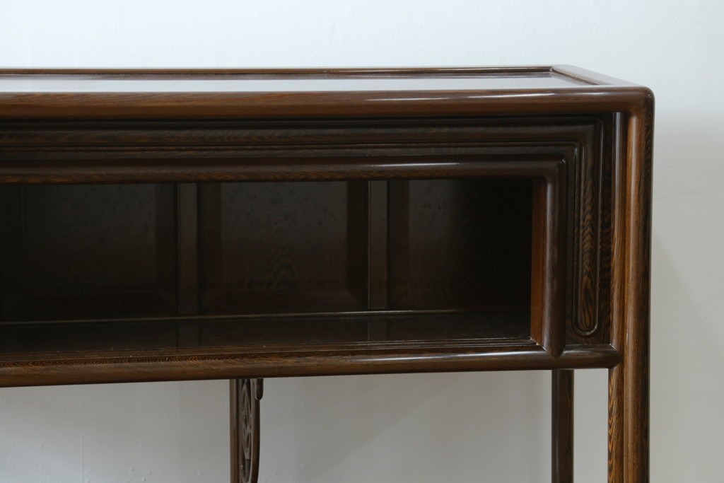中古　美品　鉄刀木(タガヤサン)材　美しい木目と透かし彫りが魅力の飾り棚　(R-087712)