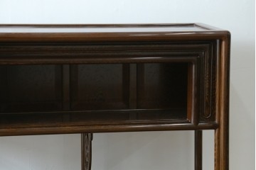 中古　美品　鉄刀木(タガヤサン)材　美しい木目と透かし彫りが魅力の飾り棚　(R-087712)