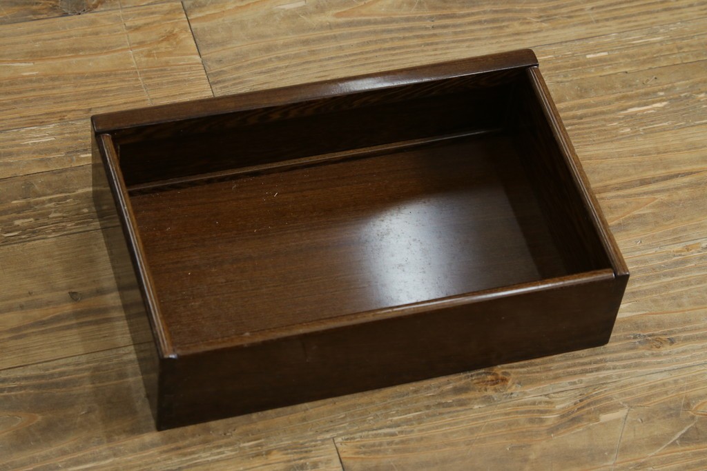中古　美品　鉄刀木(タガヤサン)材　美しい木目と透かし彫りが魅力の飾り棚　(R-087712)