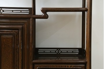 中古　美品　鉄刀木(タガヤサン)材　美しい木目と透かし彫りが魅力の飾り棚　(R-087712)