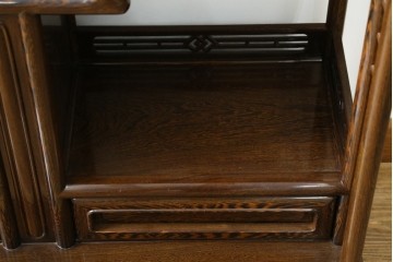 中古　美品　鉄刀木(タガヤサン)材　美しい木目と透かし彫りが魅力の飾り棚　(R-087712)