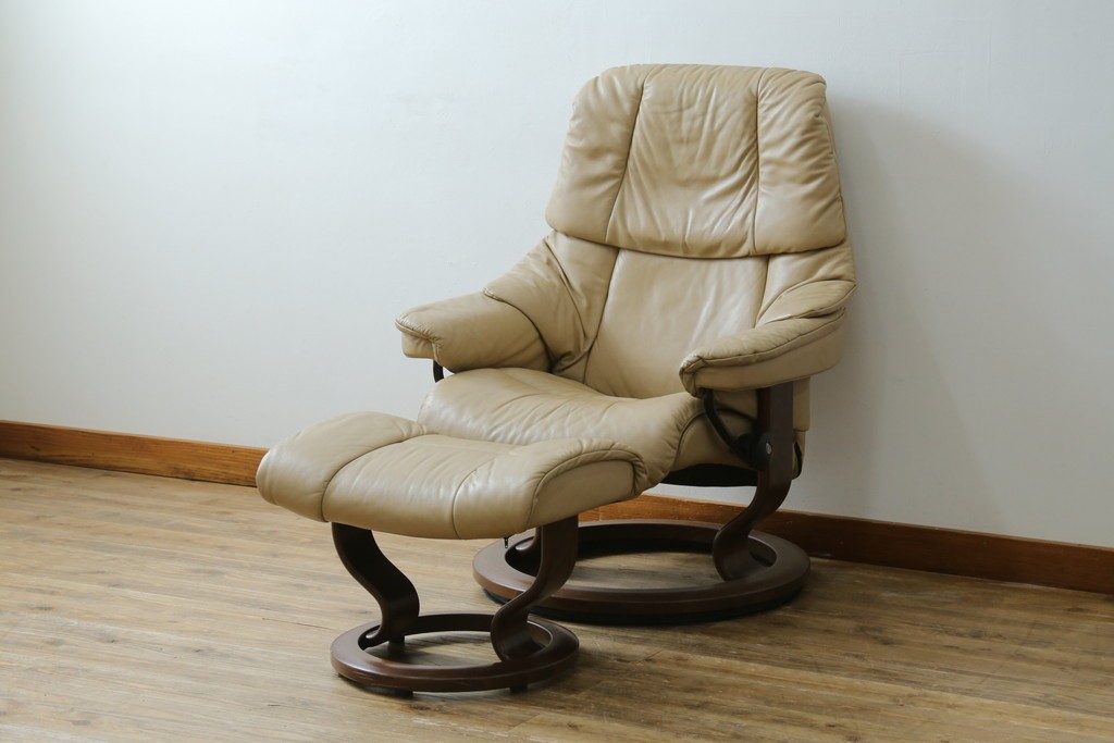 中古　美品　EKORNES(エコーネス)　本革　ストレスレス レノ クラシック(S)　包み込むような座り心地のリクライニングチェアとオットマンのセット　定価約45万円　(R-087714)