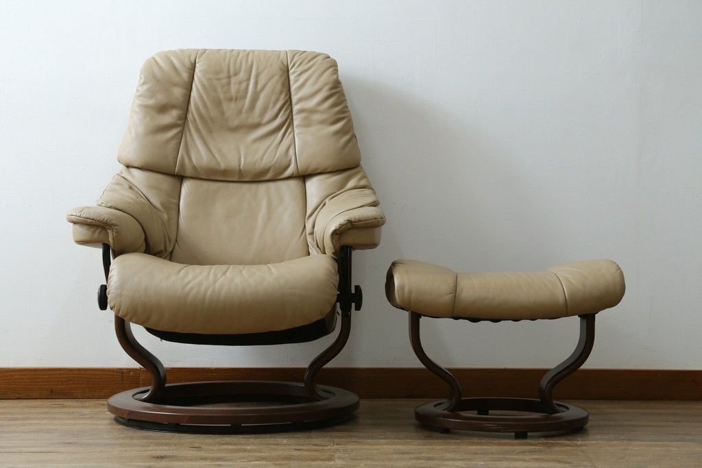中古　美品　EKORNES(エコーネス)　本革　ストレスレス レノ クラシック(S)　包み込むような座り心地のリクライニングチェアとオットマンのセット　定価約45万円　(R-087714)