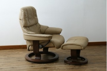 中古　美品　EKORNES(エコーネス)　本革　ストレスレス レノ クラシック(S)　包み込むような座り心地のリクライニングチェアとオットマンのセット　定価約45万円　(R-087714)
