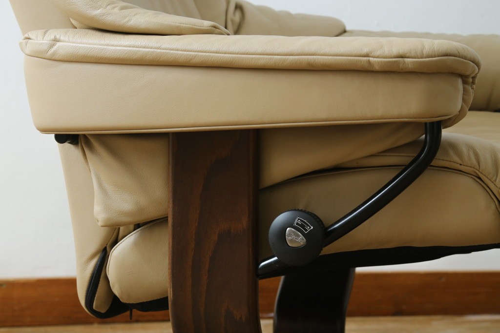 中古　美品　EKORNES(エコーネス)　本革　ストレスレス レノ クラシック(S)　包み込むような座り心地のリクライニングチェアとオットマンのセット　定価約45万円　(R-087714)