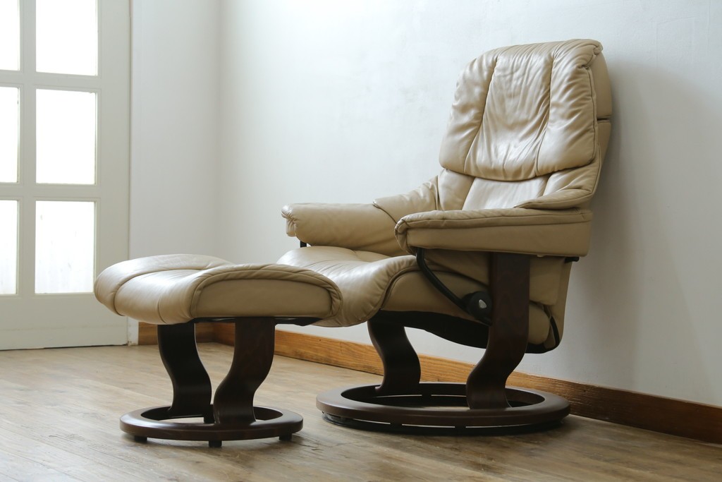 中古　美品　EKORNES(エコーネス)　本革　ストレスレス レノ クラシック(S)　包み込むような座り心地のリクライニングチェアとオットマンのセット　定価約45万円　(R-087714)
