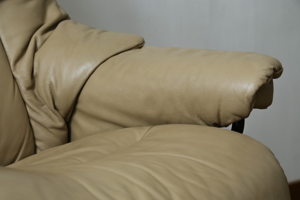 中古　美品　EKORNES(エコーネス)　本革　ストレスレス レノ クラシック(S)　包み込むような座り心地のリクライニングチェアとオットマンのセット　定価約45万円　(R-087714)