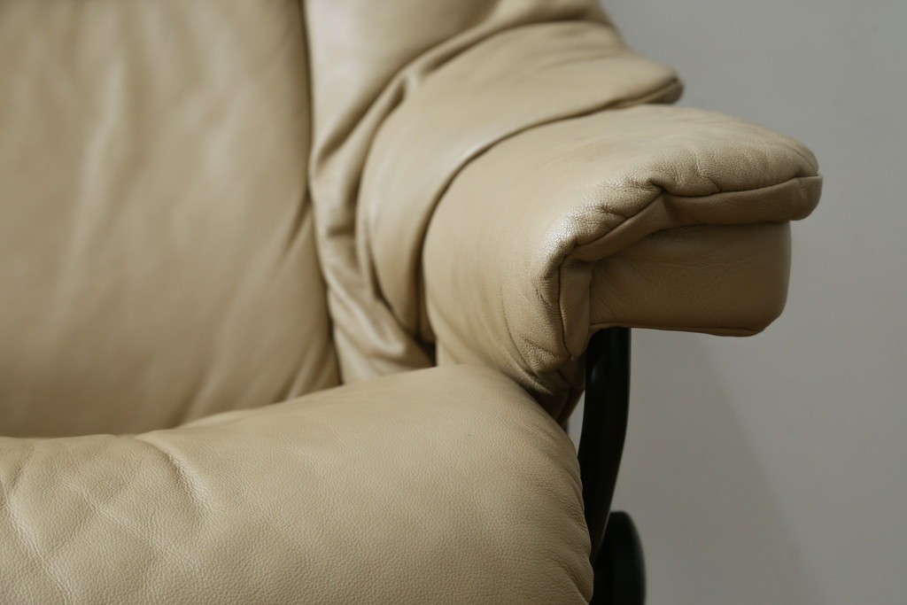中古　美品　EKORNES(エコーネス)　本革　ストレスレス レノ クラシック(S)　包み込むような座り心地のリクライニングチェアとオットマンのセット　定価約45万円　(R-087714)