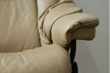中古　美品　EKORNES(エコーネス)　本革　ストレスレス レノ クラシック(S)　包み込むような座り心地のリクライニングチェアとオットマンのセット　定価約45万円　(R-087714)